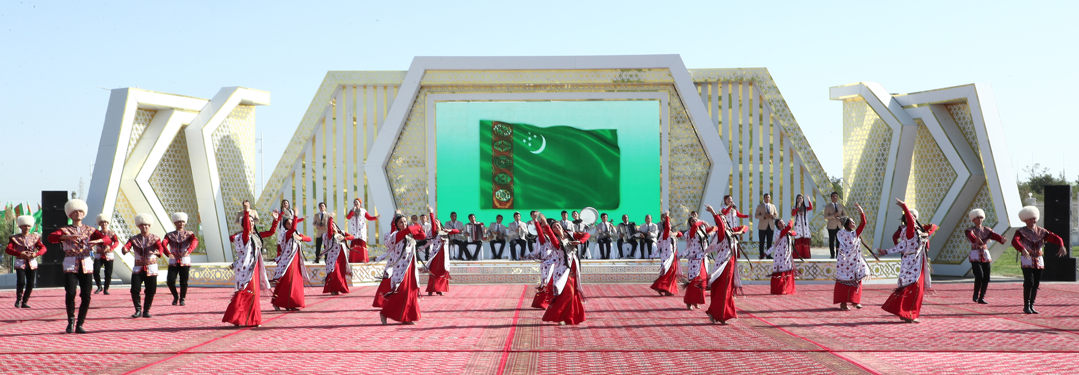Hormatly Prezidentimiz Serdar Berdimuhamedow täze ýokary tehnologiýaly desganyň açylyş dabarasyna gatnaşdy